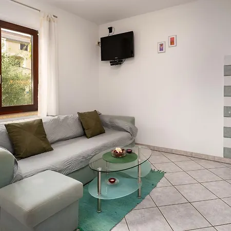 Apartmán Mit Terrasse By Interhome Funtana