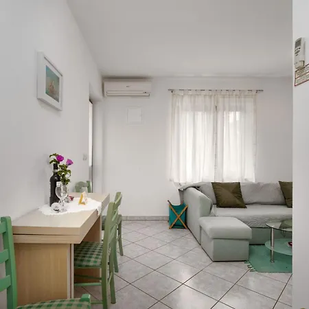 Mit Terrasse By Interhome * Funtana