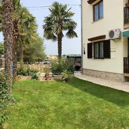Mit Terrasse By Interhome